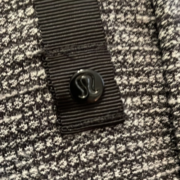 Lululemon Vinyasa Scarf/Wrap - Picture 2 of 4